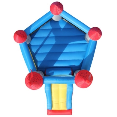 Pětiúhelníkový hrad se skluzavkou