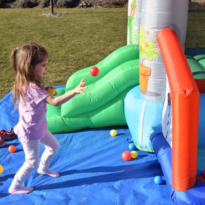 Happy Hop Skákací párty domeček , skákací hrad se skluzavkou a míčky