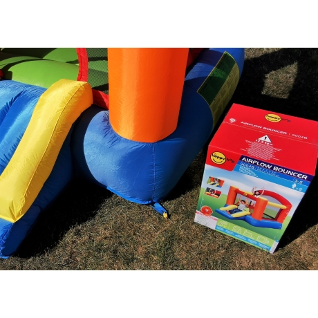 Pestrý Happy Hop skákací hrad se skluzavkou