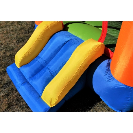 Pestrý Happy Hop skákací hrad se skluzavkou