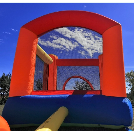 Pestrý Happy Hop skákací hrad se skluzavkou