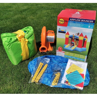 Happy Hop Klasik střední nafukavací atrakce a skluzavkou